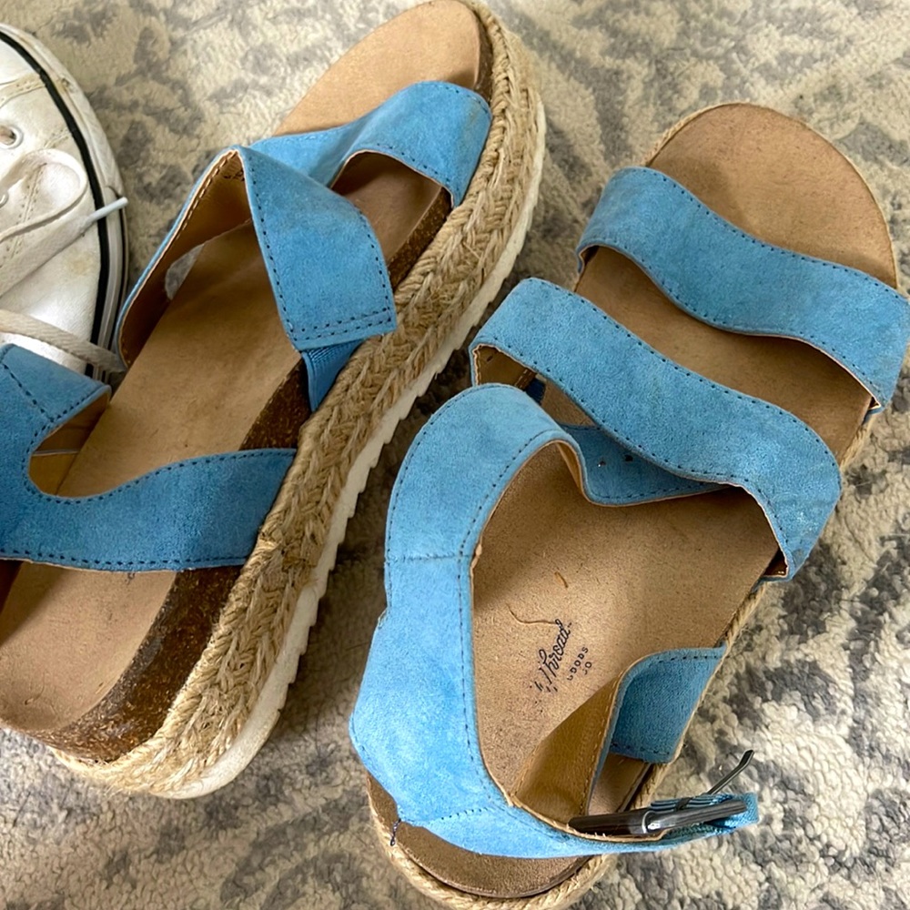 Universal thread platform wedge